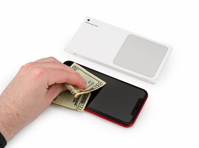 Финальный аккорд в скандале с &laquo;тряпочкой для протирки&raquo; от Apple. Самый тонкий гаджет Apple признан iFixit непригодным для ремонта