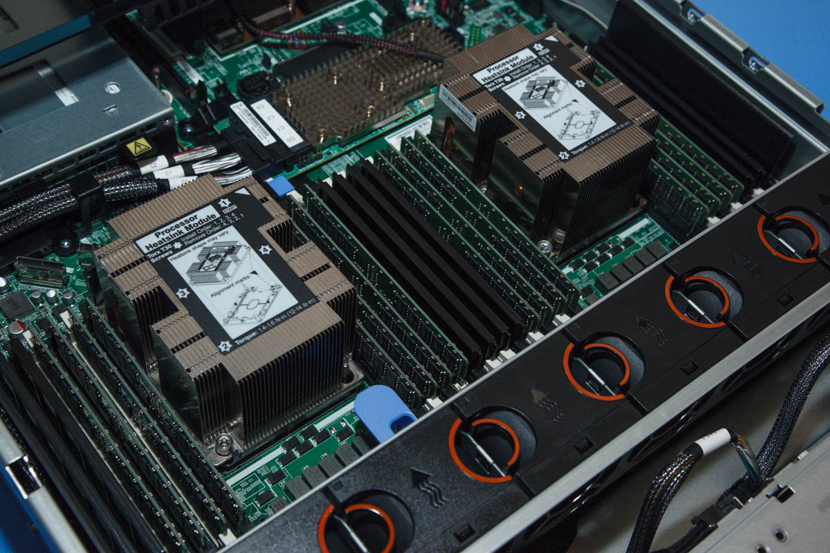 Посмотрим, что внутри у нового сервера Lenovo ThinkSystem SR650 v2 - 1