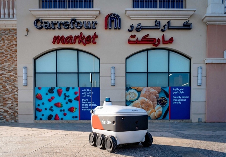 Роботы-курьеры Яндекса начнут работать в Дубае