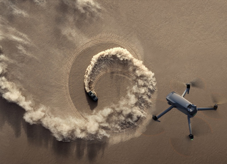 Камера Hasselblad, датчик Four Thirds разрешением 20 Мп, 7-кратный оптический зум, запись видео Apple ProRes 422 разрешением 5,1K, встроенный SSD на 1 ТБ. Представлены дроны DJI Mavic 3 и Mavic 3 Cine - 4 Камера Hasselblad, датчик Four Thirds разрешением 20 Мп, 7-кратный оптический зум, запись видео Apple ProRes 422 разрешением 5,1K, встроенный SSD на 1 ТБ. Представлены дроны DJI Mavic 3 и Mavic 3 Cine