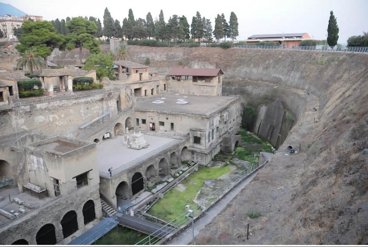 «Леди Колец» и юная «мадонна с младенцем» из Геркуланума. Жертвы Везувия - 7 «Леди Колец» и юная «мадонна с младенцем» из Геркуланума. Жертвы Везувия - 7