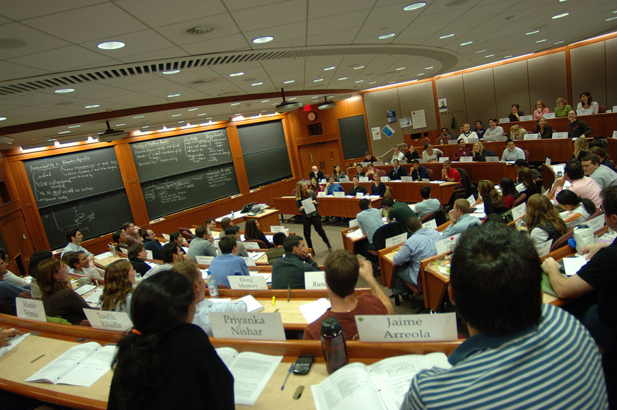 Занятия в Harvard Business School / Wikimedia Commons