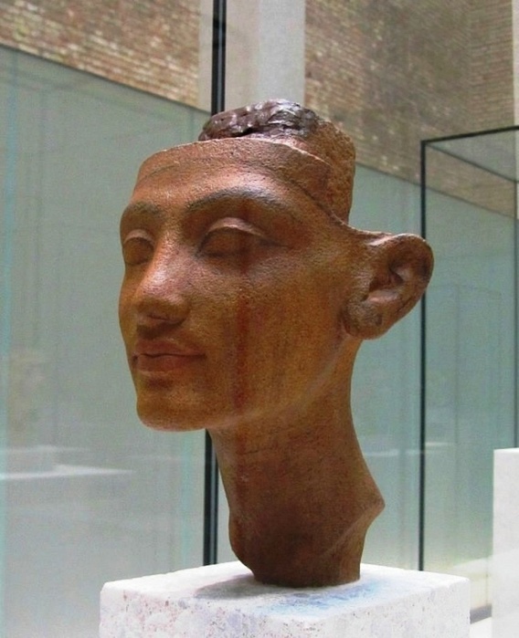 Кварцитовая головка - юная Нефертити