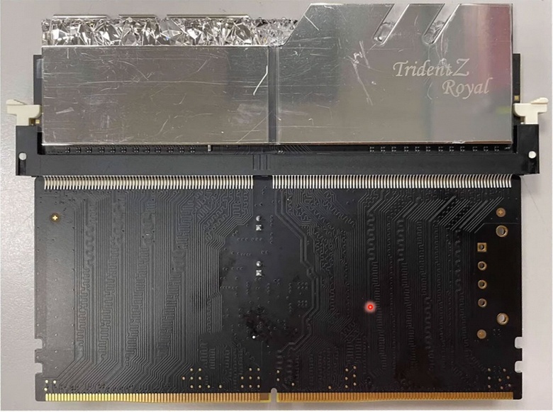 Asus разрабатывает адаптер для установки модуля памяти DDR4 в слот для модуля DDR5