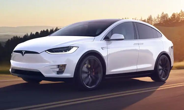 Tesla могла завершить 2021 год поставкой 900 тысяч электромобилей