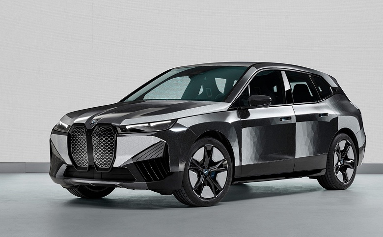 Автомобиль BMW iX Flow обернут в &laquo;электронную бумагу&raquo; E Ink, что позволяет менять его внешний вид
