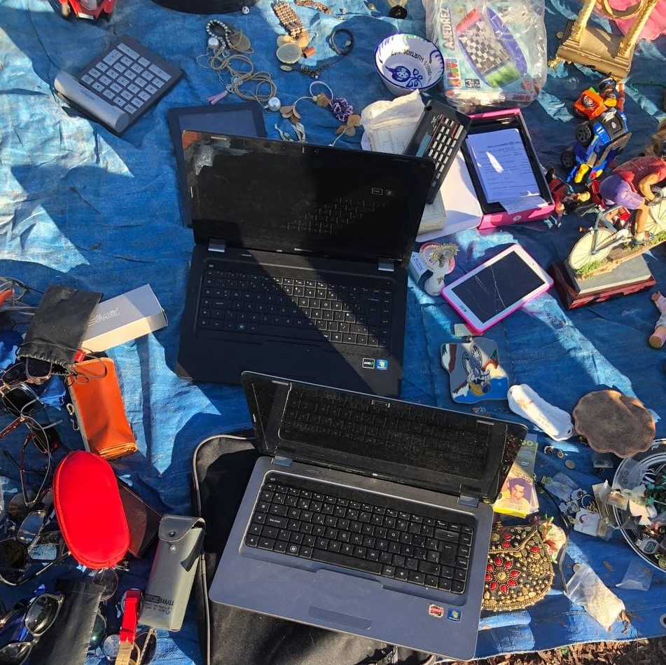 Посленовогодняя барахолка в Испании: ноутбуки, игровые консоли и немного дронов - 22