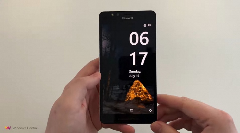 Появилось видео с отменённой Andromeda OS &mdash; операционной системой Microsoft для смартфонов с двумя экранами