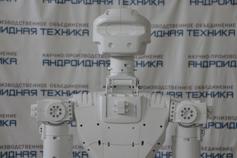 Первые фото и видео наследника «Фёдора». В России представили нового антропоморфного робота для открытого космоса