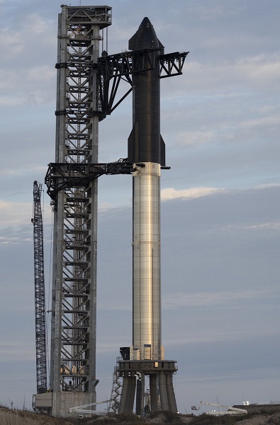 Компания Илона Маска собрала самую большую ракету в истории при помощи «Мехазиллы» и показала, как она будет использоваться