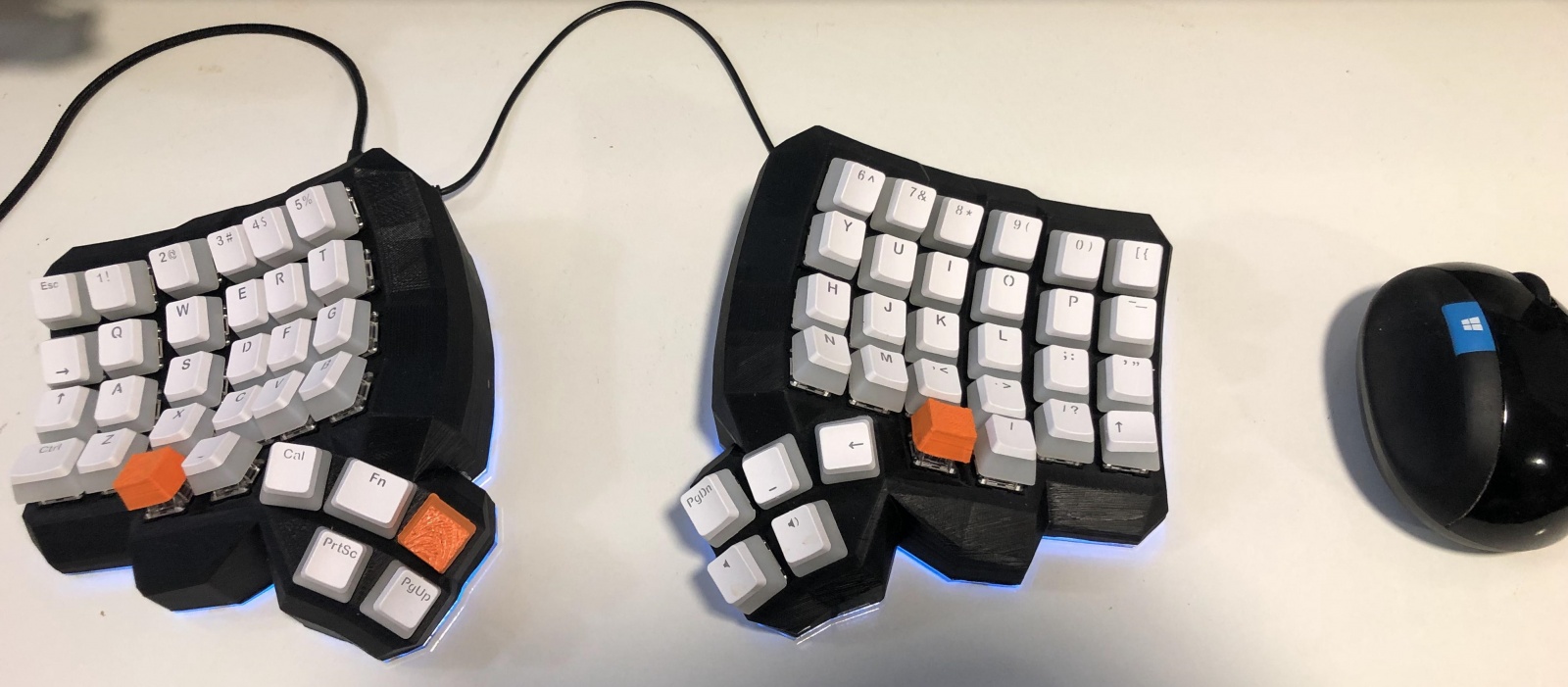 И снова кастомные клавиатуры: обзор Dactyl Manuform из первых рук - 1