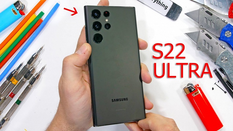 «Прочный, как скала». Samsung Galaxy S22 Ultra попал в руки известному мучителю смартфонов