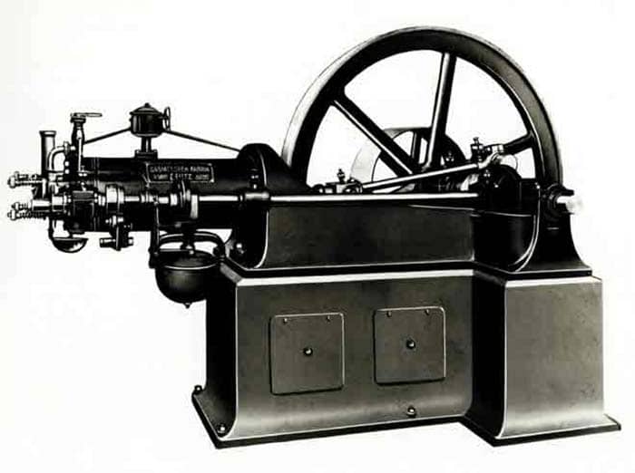 Вот так выглядел двигатель Отто. А разработанный им цикл из 4-х тактов применяется в двигателях и по сей день. 