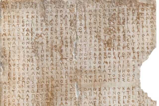 Как ИИ от DeepMind помогает историкам расшифровывать поврежденные тексты из Древней Греции - 1