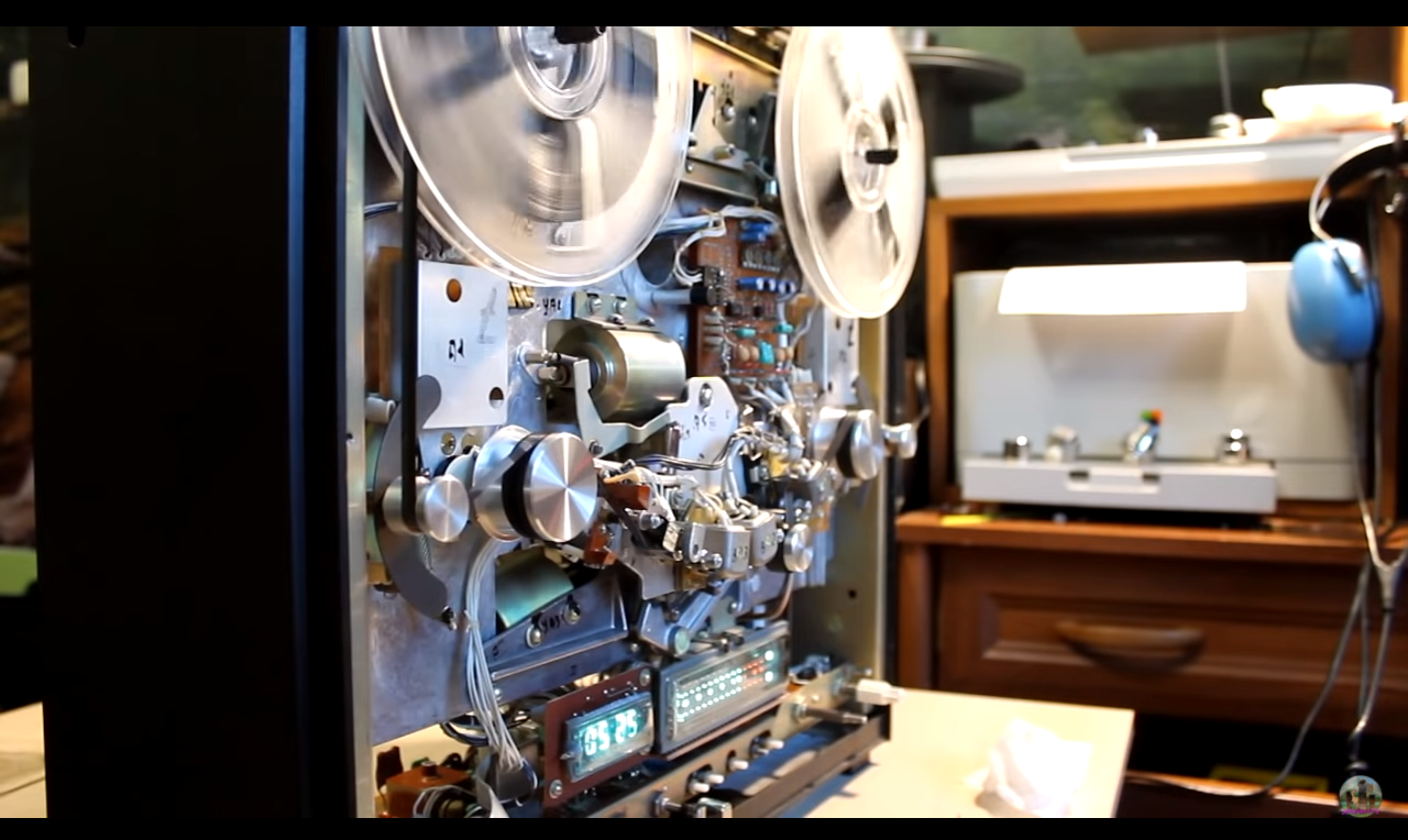 Как слушать музыку неправильно, но красиво - 8