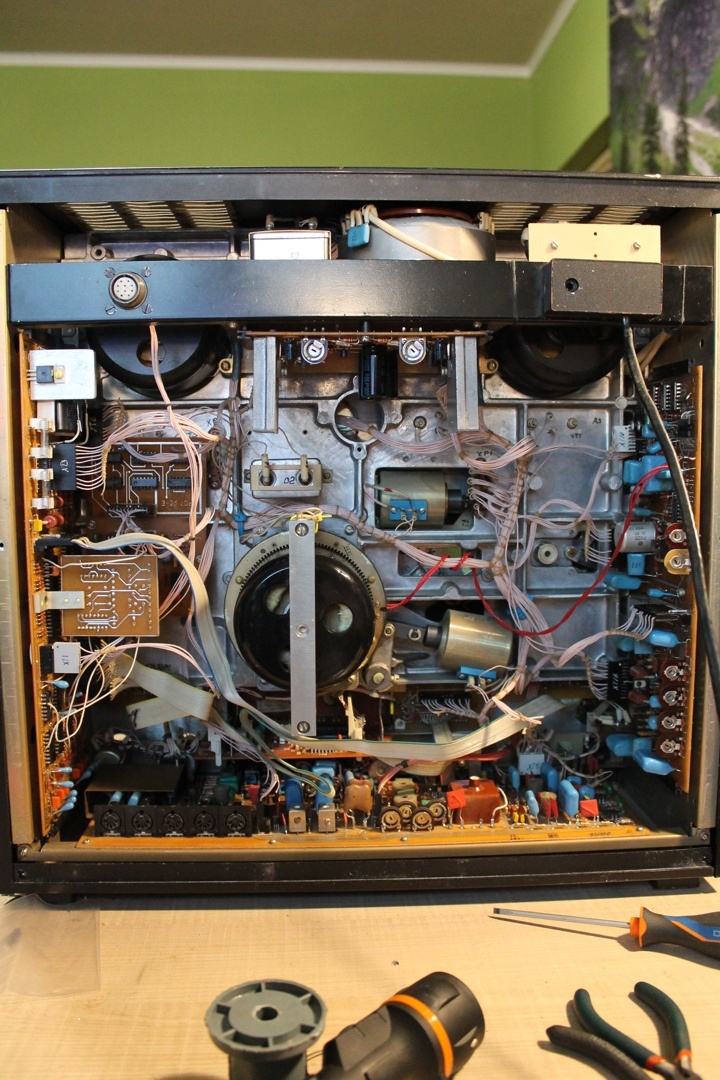 Как слушать музыку неправильно, но красиво - 9