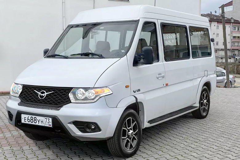 На УАЗе уже испытывают замену «Буханки»: живые фото новых моделей - 3 На УАЗе уже испытывают замену «Буханки»: живые фото новых моделей