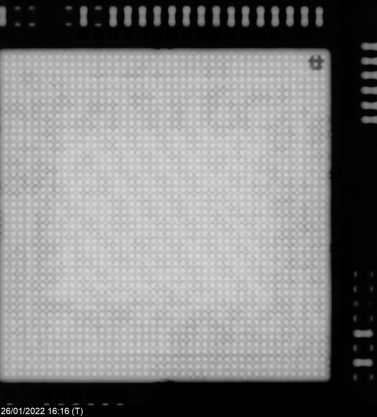 Рис. 8. Изображение смонтированной на плате процессорного модуля микросхемы СнК «СКИФ», полученное на сенсоре стоматологического рентгеновского аппарата.