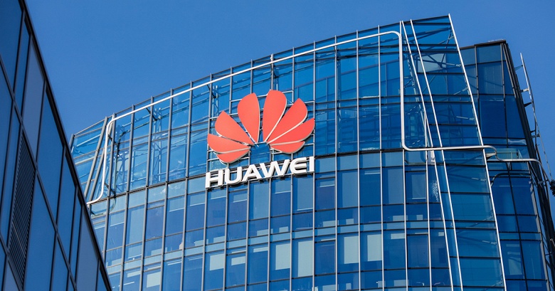 Huawei пересматривает российскую линейку продуктов и отправляет сотрудников в длительный отпуск. Компания боится новых санкций США