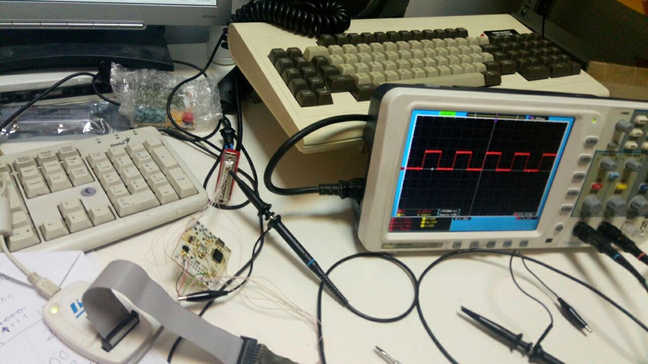 Вон на той белой платке stm32 перебирает строки/столбцы