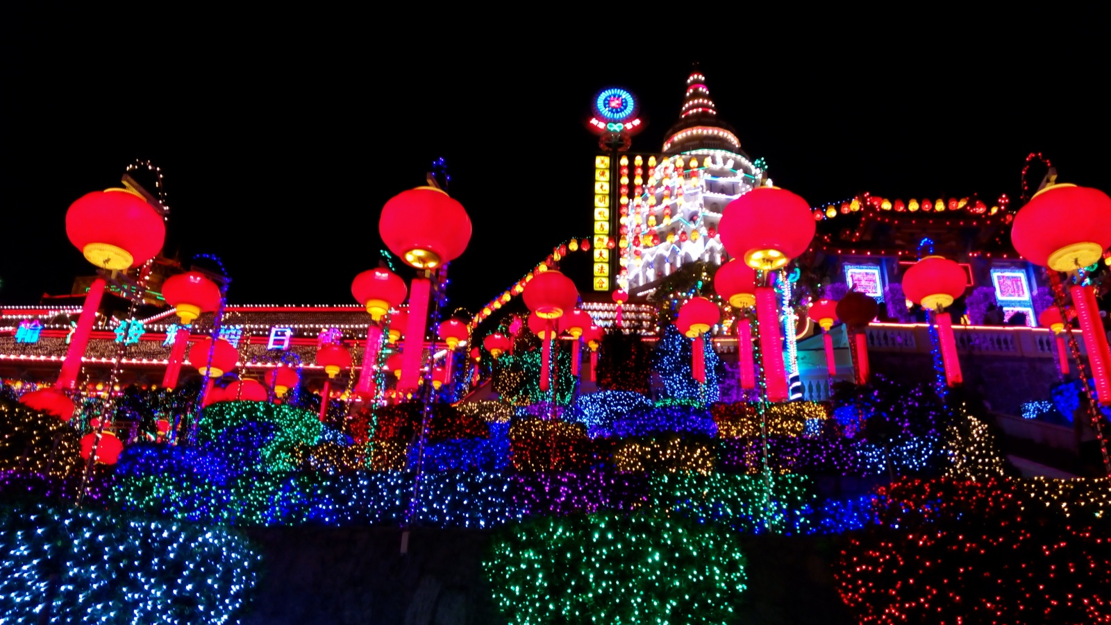 Китайский Новый Год в храме Кек Лок Си