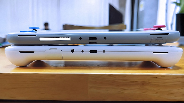 Самая тонкая и лёгкая карманная приставка с Windows не порадует ни большим экраном, ни, вероятно, производительностью. AyaNeo OLED на первых фото - 2 Самая тонкая и лёгкая карманная приставка с Windows не порадует ни большим экраном, ни, вероятно, производительностью. AyaNeo OLED на первых фото