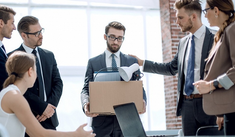 Тысячи сотрудников оказались под угрозой увольнения. Владимир Путин одобрил объединение ВТБ, «Открытия» и РНКБ - 1 Тысячи сотрудников оказались под угрозой увольнения. Владимир Путин одобрил объединение ВТБ, «Открытия» и РНКБ