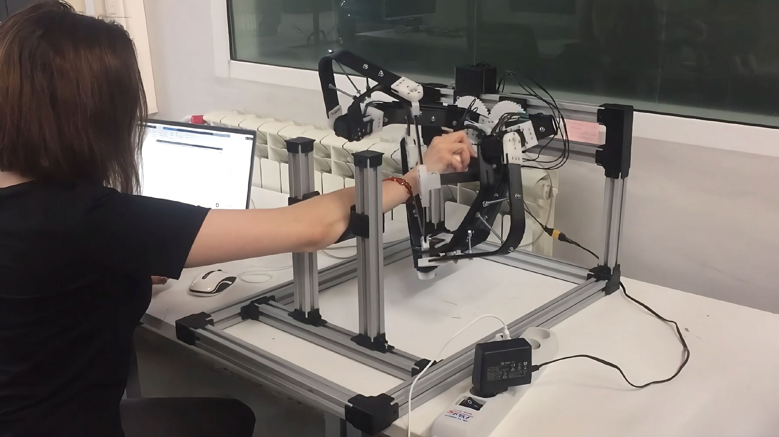 Сингулярность, желе и математика: делаем робота для реабилитации после инсульта - 1