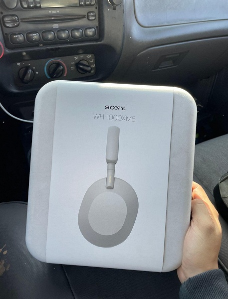 Новое поколение бестселлера Sony. Живые фотографии WH-1000XM5 подтверждают новый дизайн и некоторые характеристики - 1 Новое поколение бестселлера Sony. Живые фотографии WH-1000XM5 подтверждают новый дизайн и некоторые характеристики