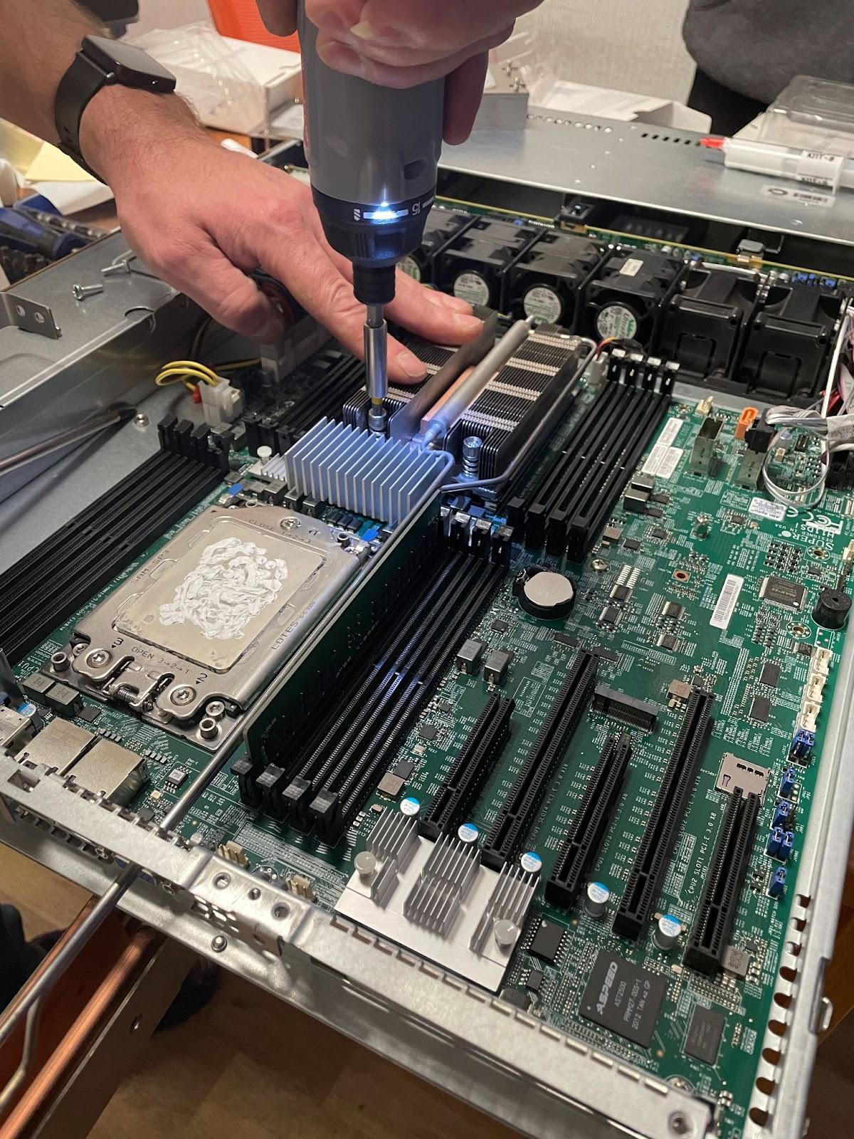 Тестируем космические технологии: насколько эффективно пассивное охлаждение серверов? - 4 Тестируем космические технологии: насколько эффективно пассивное охлаждение серверов? - 4