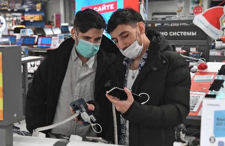 &laquo;При текущем спросе их хватит на два-три месяца&raquo;. В России заканчиваются iPhone, а Realme вытесняет Apple из топ-3 смартфонных брендов россиян