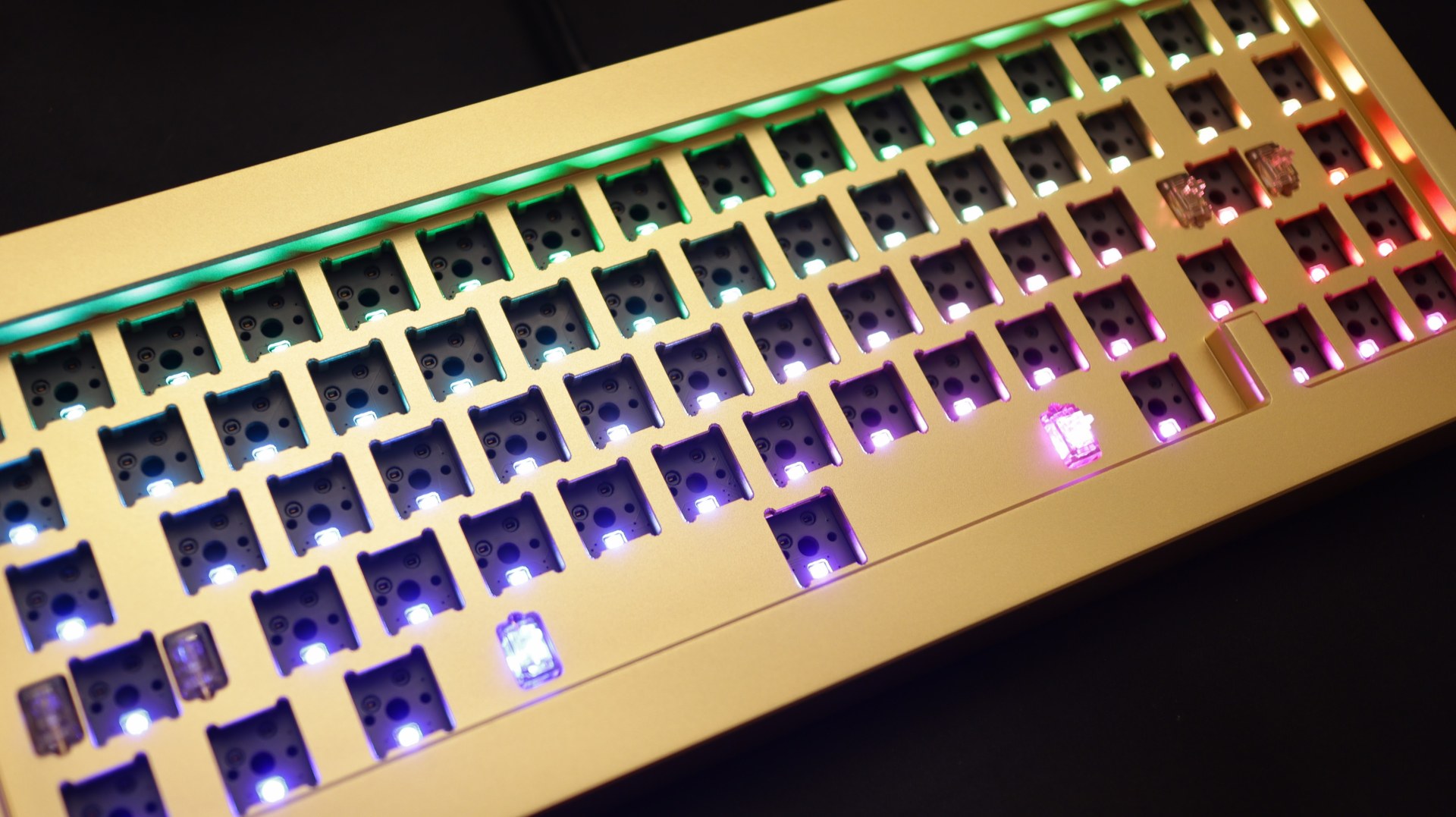 Rama Works U80-A: механическая кастомная клавиатура за $800+. Что она умеет? - 11