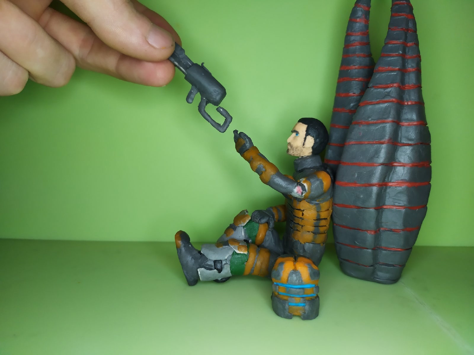 Инженер Айзек Кларк, самая первая фигурка Инженер Айзек Кларк, самая первая фигурка