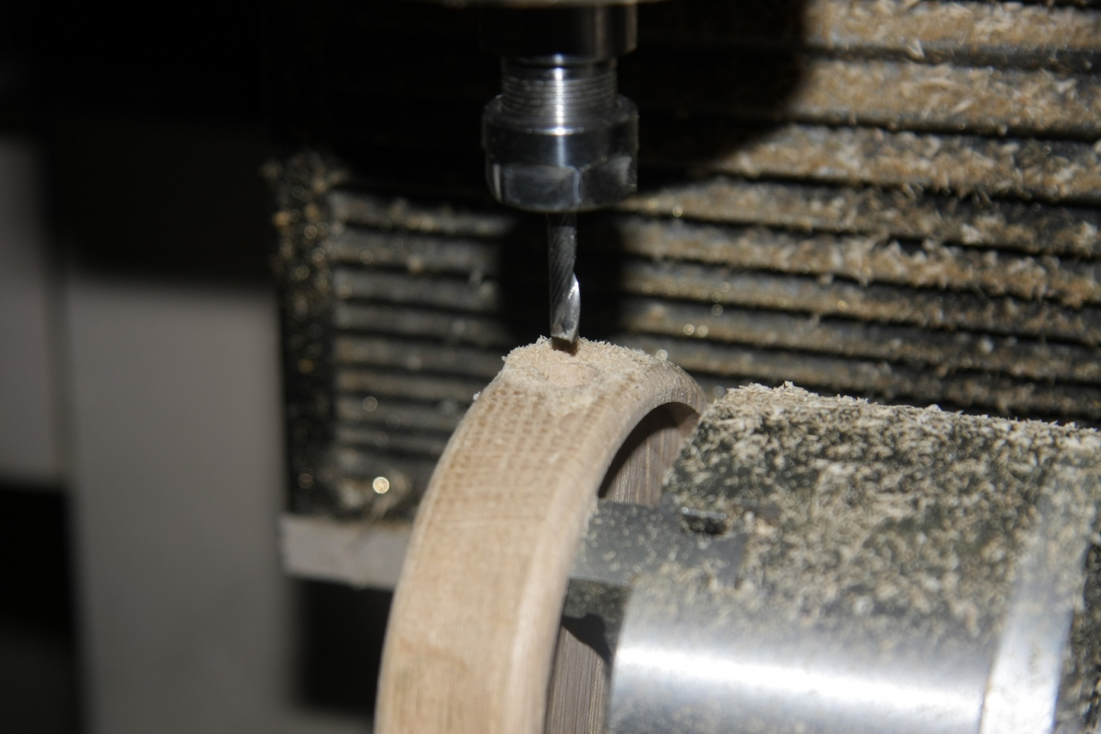 Сверление отверстий под ножки Сверление отверстий под ножки