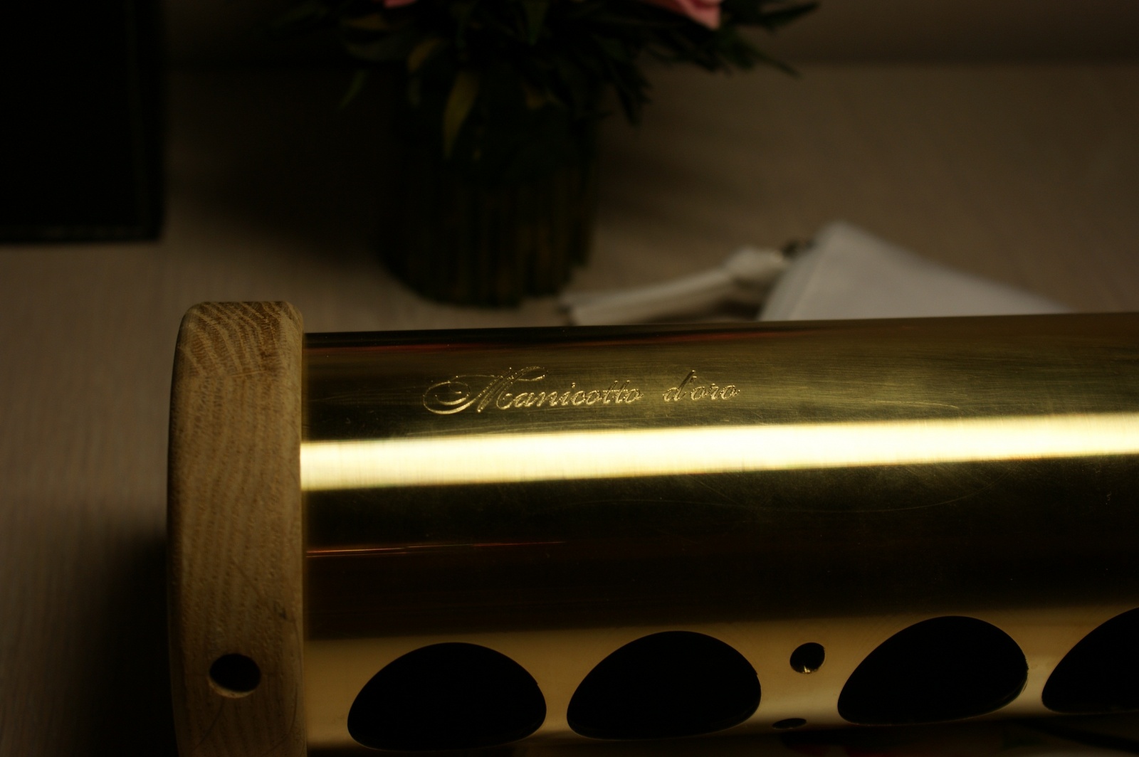 Гравировка чуть поодаль Гравировка чуть поодаль