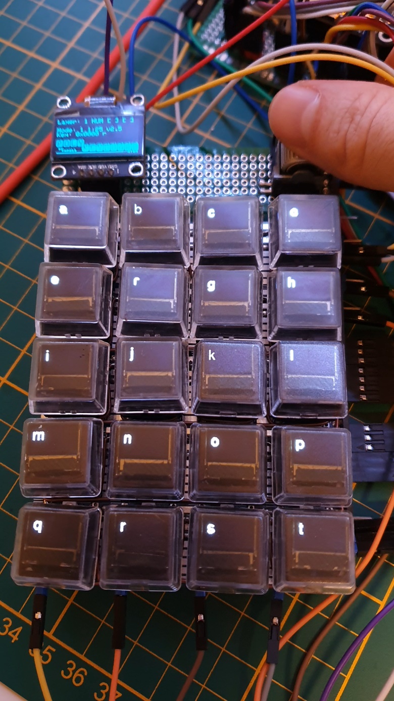 Poly Keyboard: механическая сплит-клавиатура с дисплеями в каждой кнопке - 9