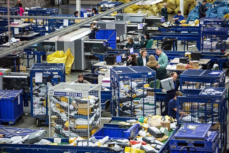 Бондовым складам дали зеленый свет. Товары из зарубежных онлайновых магазинов подешевеют, а сроки доставки товаров сократятся - 1 Бондовым складам дали зеленый свет. Товары из зарубежных онлайновых магазинов подешевеют, а сроки доставки товаров сократятся