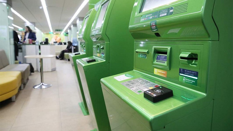 Российские банки переходят на китайские банкоматы