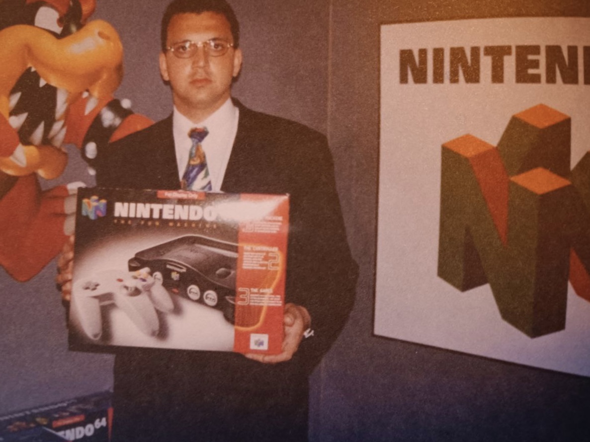 Дмит­рий Ага­рунов на пре­зен­тации Nintendo 64, 1996 год