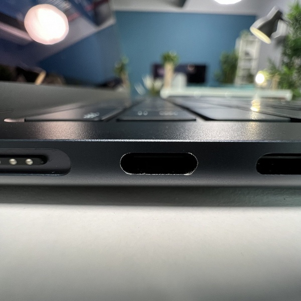 Apple снова наступила на старые грабли. Новый MacBook Air в цвете Midnight покрывается царапинами буквально на глазах - 1 Apple снова наступила на старые грабли. Новый MacBook Air в цвете Midnight покрывается царапинами буквально на глазах