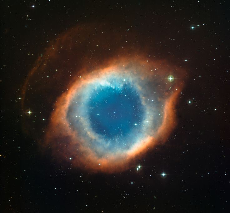 Рис. 8. Туманность «Улитка», оставшаяся в конце жизненного пути звезды, подобной нашему Солнцу. В центре располагается остывающий белый карлик.