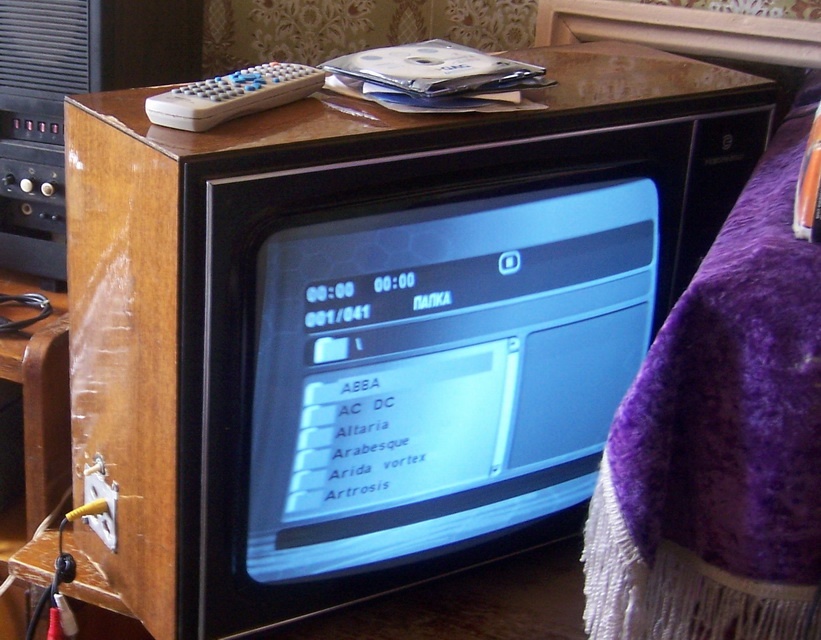 Рис. 7. DVD-плеер, подключенный к ламповому ч/б ТВ через выход Y.