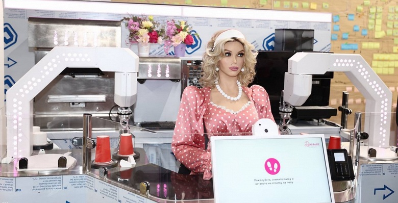 «Дуняши» пойдут на экспорт: пять кафе с роботами-буфетчицами заказали в ОАЭ