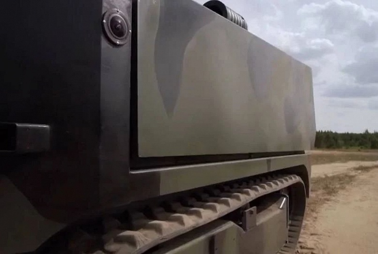 В России разработали роботов, которые могут перевозить раненых и боеприпасы. Их показали на «Армии-2022» - 2 В России разработали роботов, которые могут перевозить раненых и боеприпасы. Их показали на «Армии-2022»