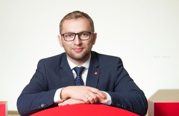 Борис Блохин (директор департамента рынка акций Мосбиржи) – человек с развитым чувством юмора Борис Блохин (директор департамента рынка акций Мосбиржи) – человек с развитым чувством юмора