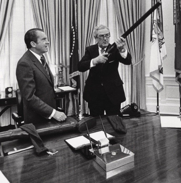 Очень надеюсь, что Конналли произносил свою крылатую фразу про доллар, держа в руках ружье (как на этой фотке с Никсоном)