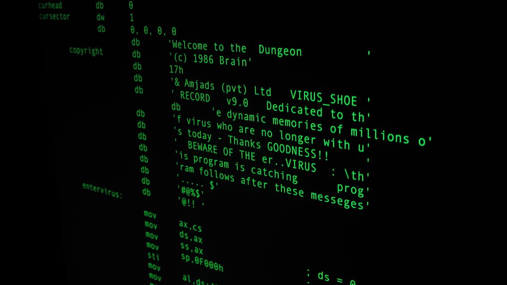 Самые известные и странные олдовые компьютерные вирусы: Creeper, Elk Cloner и другие - 7 Самые известные и странные олдовые компьютерные вирусы: Creeper, Elk Cloner и другие - 7