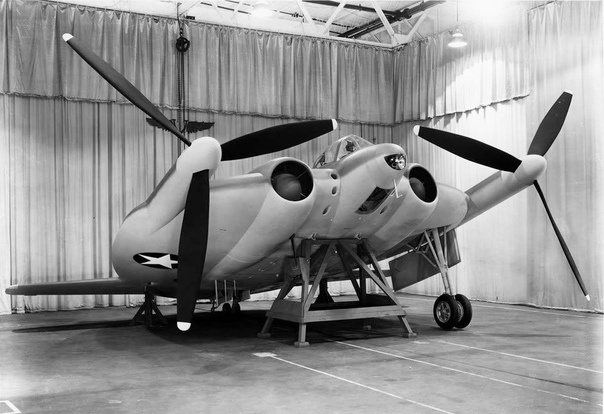 Макет XF5U с трёхлопастными винтами — на лётной машине лопастей стало по четыре, да и форма у них сильно изменилась