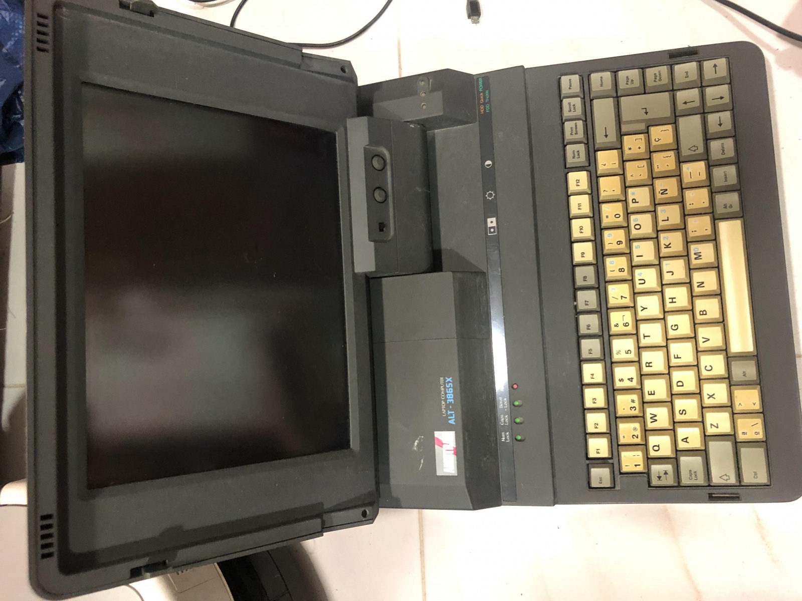 7 килограммов портативности, или ноутбук Amstrad ALT-386SX из 1988 года. Часть 1 - 1