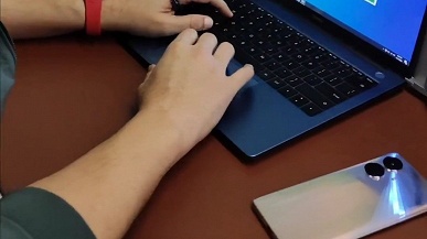 Одна из самых лёгких &laquo;лопат&raquo;, да ещё и с ультратонкой рамкой вокруг экрана. Realme 10 Pro+ засветился на фотографиях